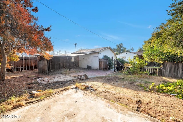 view of yard with a patio area