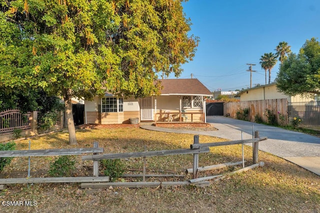 view of front of property featuring a porch