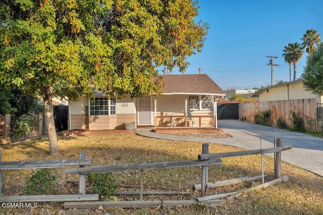 view of front of property