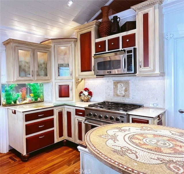 kitchen with stainless steel appliances, dark hardwood / wood-style floors, and backsplash