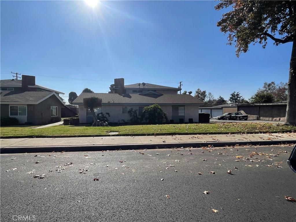 ranch-style home with a front yard