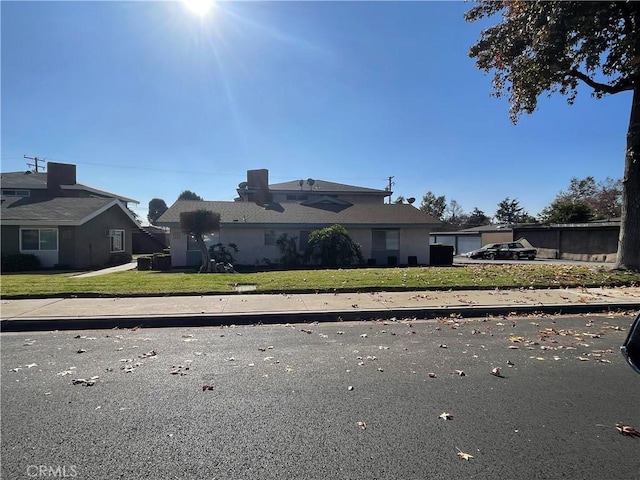 ranch-style home with a front yard