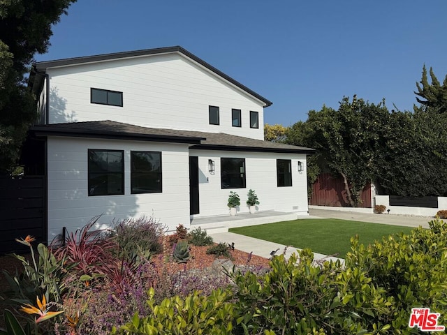 view of front of house with a front yard