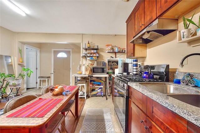 kitchen featuring sink, a center island, stainless steel appliances, and light tile patterned floors