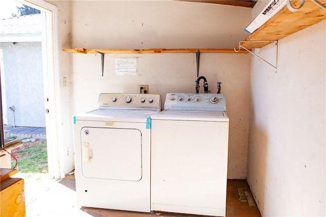 laundry room featuring washer and clothes dryer