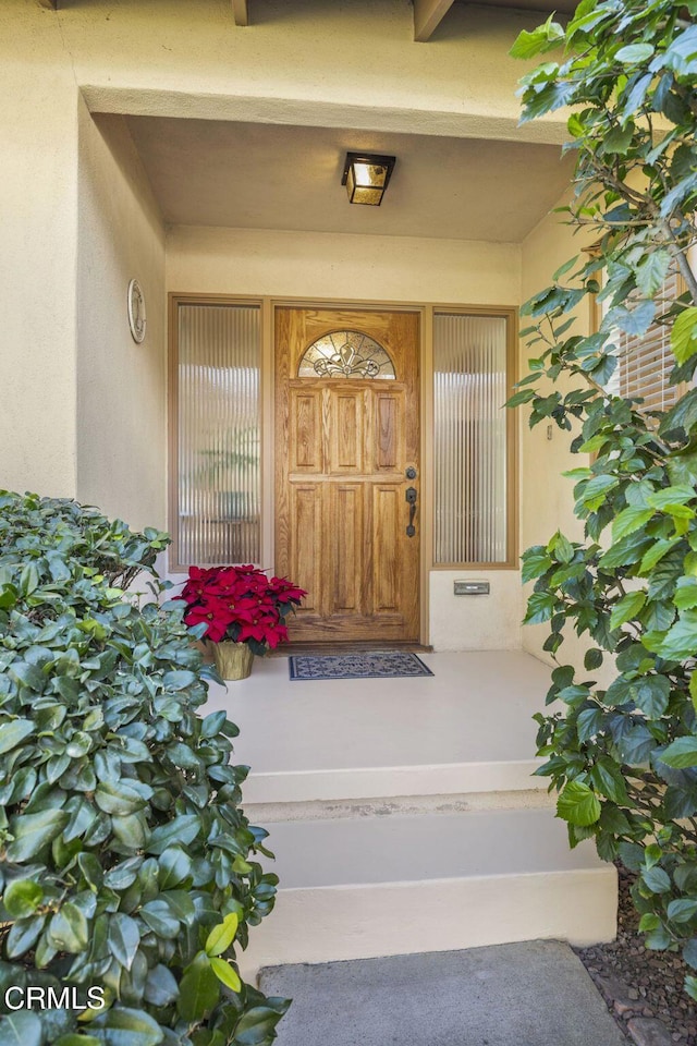 property entrance featuring stucco siding