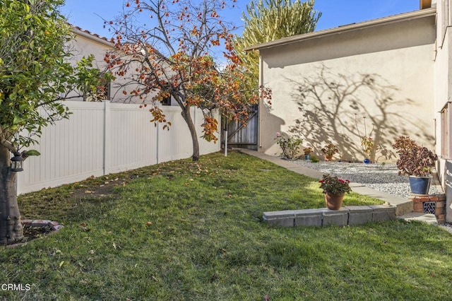 view of yard featuring fence