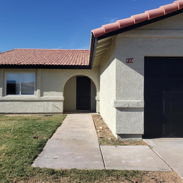 property entrance featuring a garage