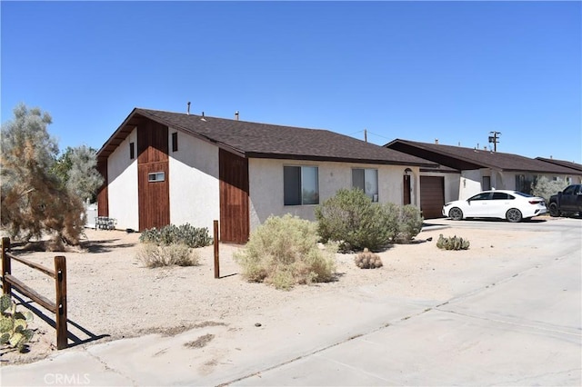 single story home featuring a garage