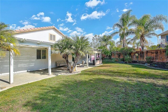 view of yard featuring a patio