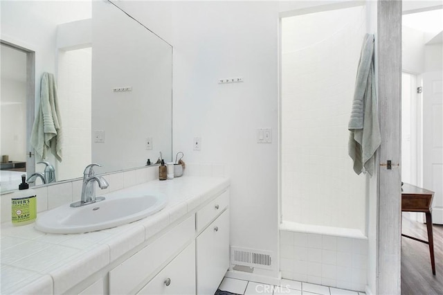 253 Fairview St, Laguna Beach, CA 92651 - full bath featuring vanity and visible vents