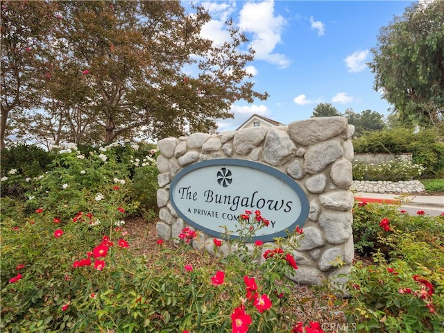 view of community / neighborhood sign