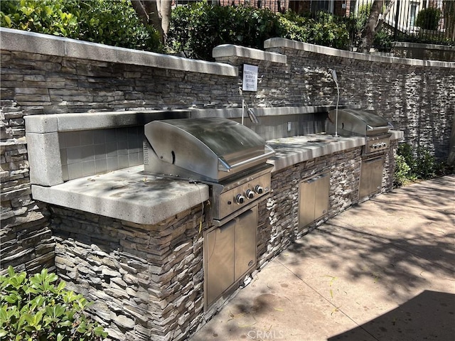 view of patio with an outdoor kitchen and area for grilling