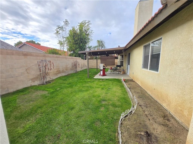 view of yard with a patio