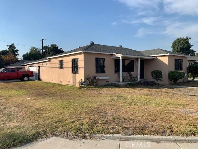 ranch-style home with a front lawn