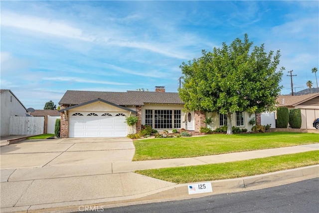 view of front of property featuring a front yard and a garage