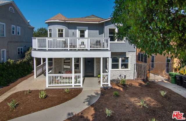 view of front facade featuring a porch