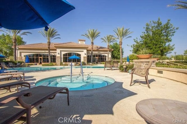 view of swimming pool featuring a patio