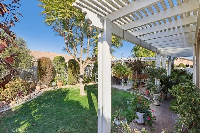 view of yard featuring a pergola