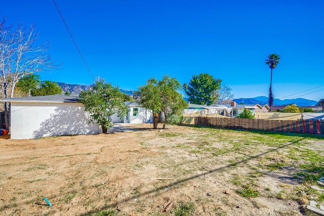 view of yard with a mountain view