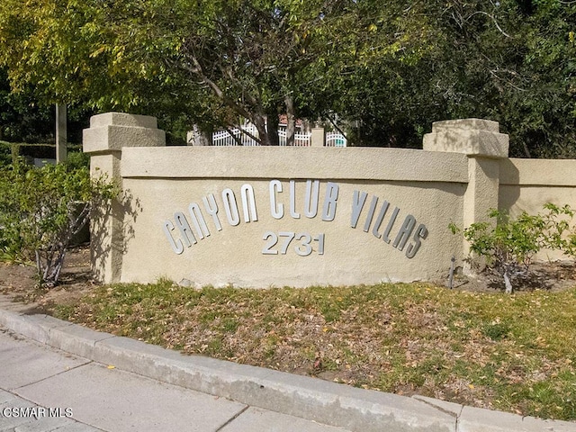 view of community / neighborhood sign