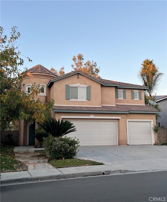 view of front property featuring a garage