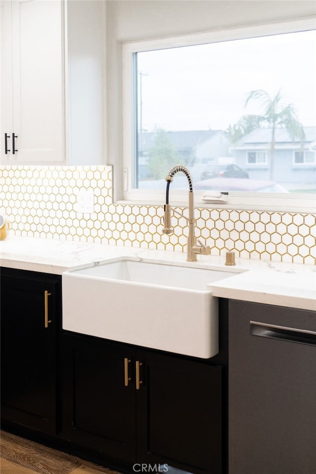 bathroom featuring hardwood / wood-style flooring, tasteful backsplash, and sink