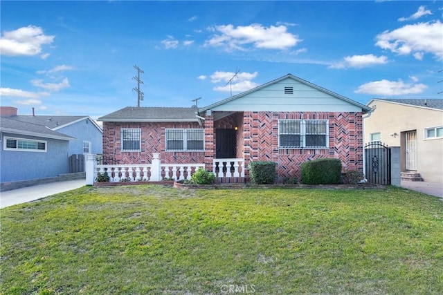 view of front facade with a front yard