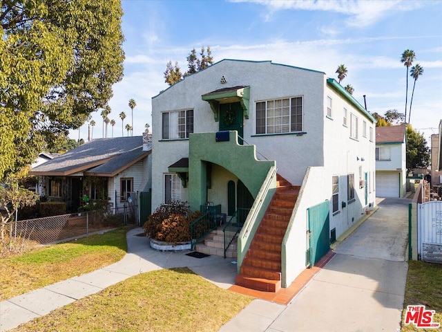 view of front of house with a front lawn