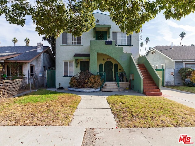 view of front of house featuring a porch and a front lawn