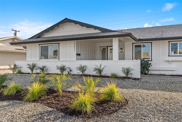 ranch-style house featuring covered porch