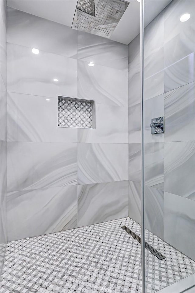 bathroom with a tile shower