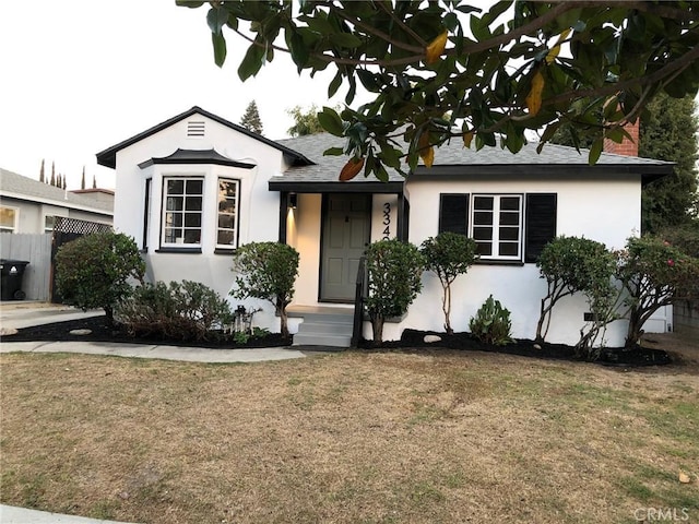 view of front of property with a front yard