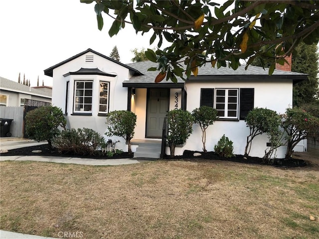 view of front of home with a front lawn