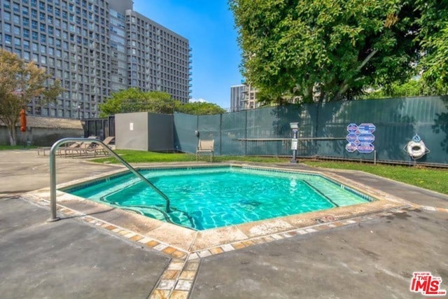 view of swimming pool