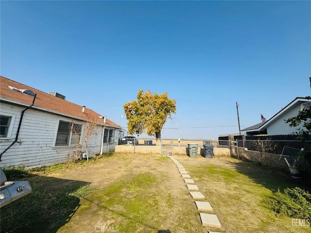 7805 Panama Rd, Lamont, CA 93241 - view of yard