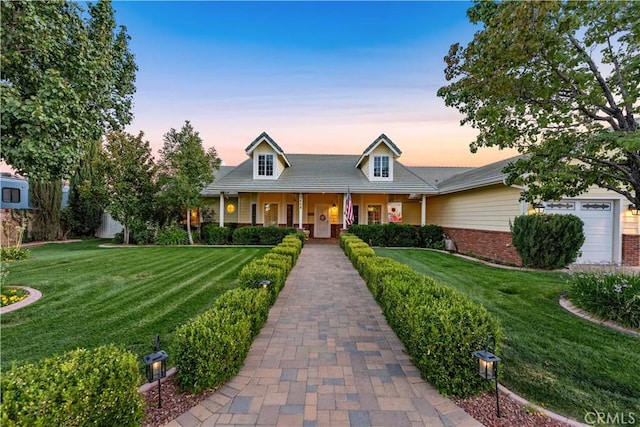 view of front of house featuring a yard