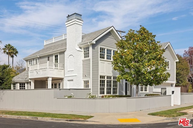 exterior space featuring a balcony