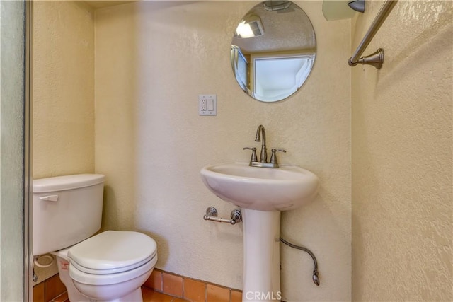 bathroom featuring sink and toilet