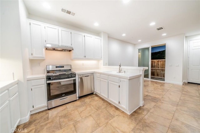 kitchen featuring sink, kitchen peninsula, white cabinets, and stainless steel appliances