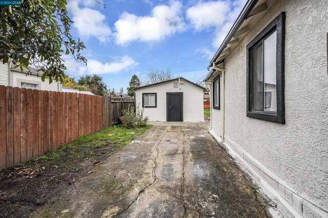 exterior space featuring an outbuilding