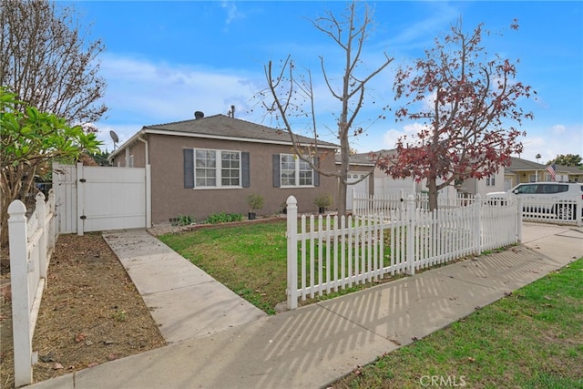 view of front of house featuring a front lawn and a garage