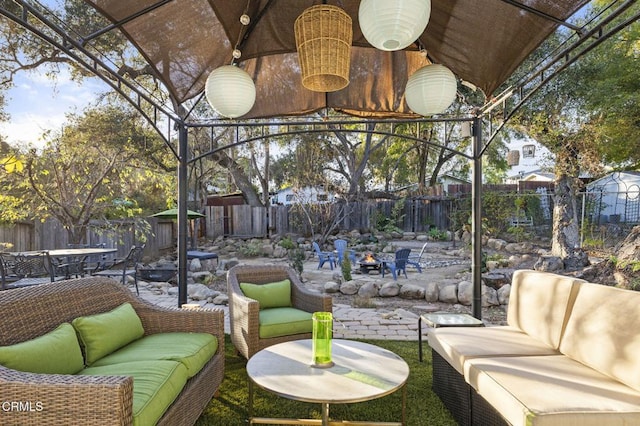 view of patio featuring an outdoor hangout area