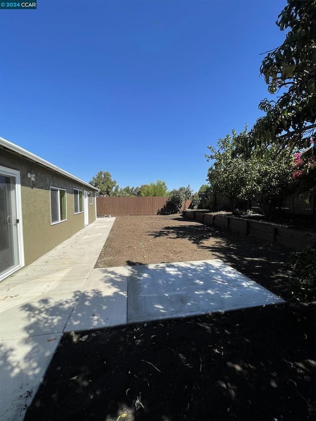 view of yard with a patio