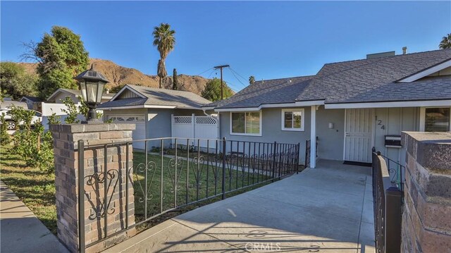 single story home with a mountain view and a front yard