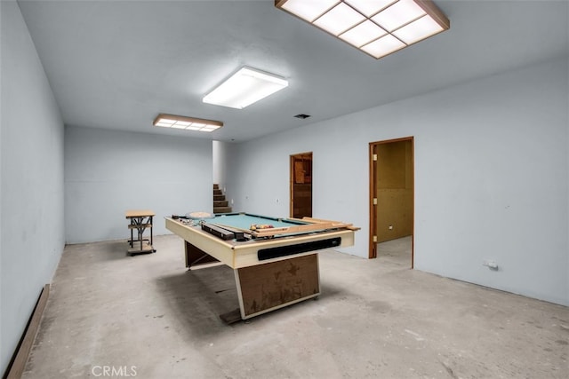 rec room featuring pool table