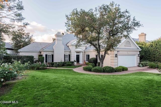 view of front facade featuring a garage and a front lawn