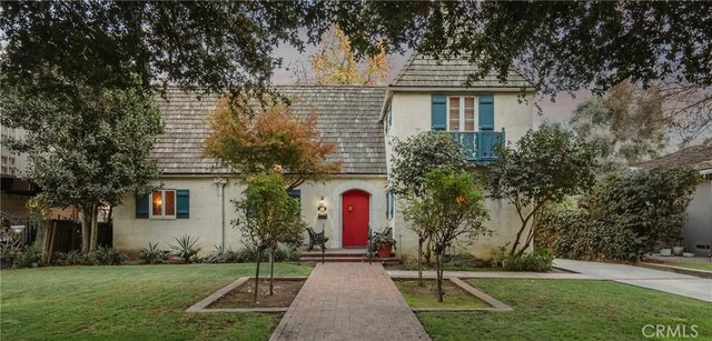 view of front of home with a front yard