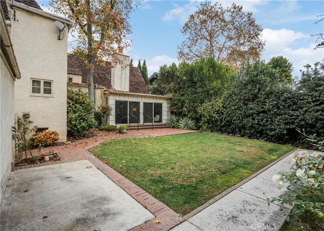 view of yard with a patio area