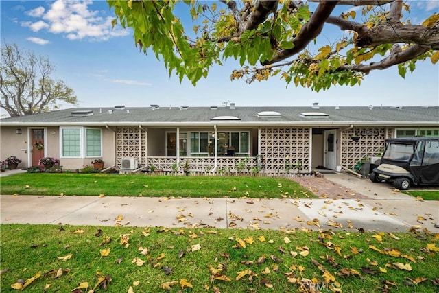 ranch-style house featuring a front lawn